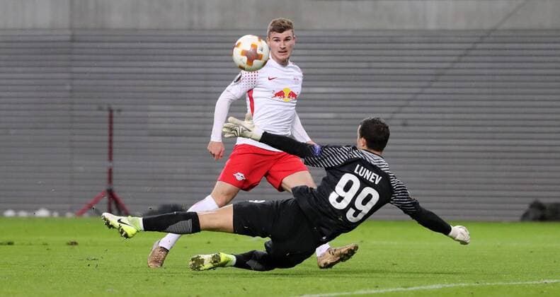 RB Leipzig - St.Petersburg Fussball Euro League Leipzig, 08.03.2018, Red Bull Arena, Fussball, UEFA EURO EM Europameisterschaft Fussball League, Achtelfinale, Hinspiel , RB Leipzig vs. Zenit St. Petersburg. , Im Bild; Tor für RB Leipzig. Timo Werner (11, RB Leipzig) erzielt den Treffer zum 2:0 gegen Torwart AndreiÊLunev (99, Zenit). ,