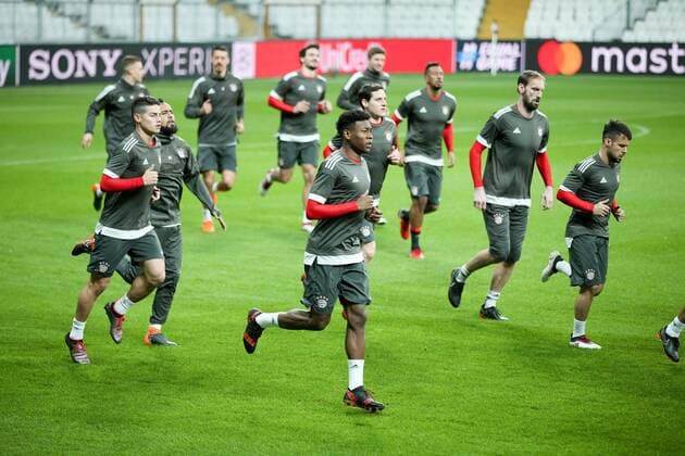 Bilder des Tages - SPORT Die Spieler laufen sich warm, James Rodriguez 11 (FC Bayern Muenchen) , Arturo Vidal 23 (FC Bayern Muenchen), David Alaba 27 (FC Bayern Muenchen), Juan Bernat 14 (FC Bayern Muenchen), Training, FC Bayern Muenchen, Fussball, Achtelfinale, Champions League, 13.03.2018 Istanbul Istanbul Tuerkei