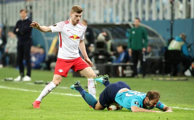 Bilder des Tages - SPORT St.Petersburg - RB Leipzig Fussball Euro League Sankt Petersburg, 15.03.2018, Krestowski-Stadion, Fussball, UEFA EURO EM Europameisterschaft Fussball League, Achtelfinale Rueckspiel Rematch , FK Zenit St. Petersburg vs. RB Leipzig , Im Bild v.l.: Timo Werner (11, RB Leipzig) und BranislavÊIvanovic (60, Zenit). ,