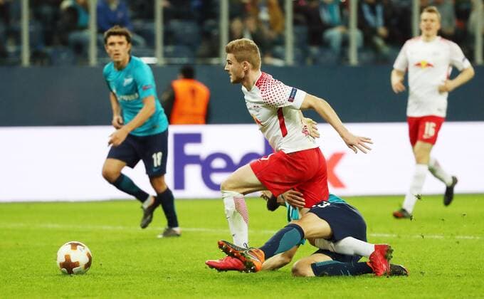 St.Petersburg - RB Leipzig Fussball Euro League Sankt Petersburg, 15.03.2018, Krestowski-Stadion, Fussball, UEFA EURO EM Europameisterschaft Fussball League, Achtelfinale Rueckspiel Rematch , FK Zenit St. Petersburg vs. RB Leipzig , Im Bild: Timo Werner (vorn, RB Leipzig) wird von MihaÊMevlja (23, Zenit) gefoult. Elfmeter! ,