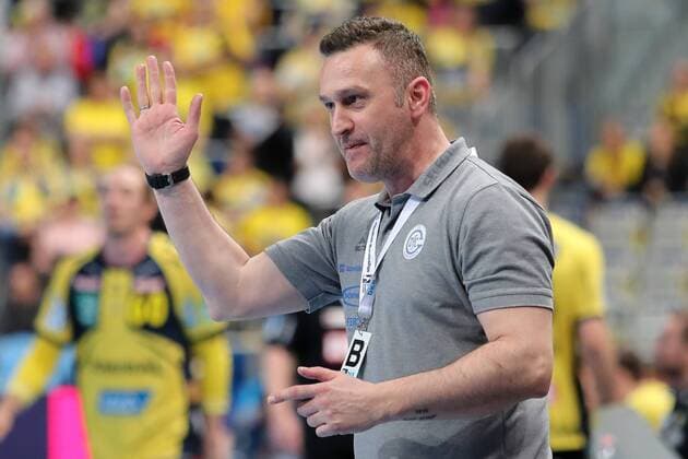 Denis Bahtijarevic (Trainer, Cheftrainer, VfL Gummersbach), gibt Anweisungen, gestikuliert, mit den Armen gestikulieren, gives instructions, gesticulate, Einzelbild, Aktion, Action, Handball, DKB Bundesliga, Rhein-Neckar Löwen - VfL Gummersbach,