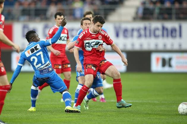 - GENT, BELGIUM: Gent s Brecht Dejaegere and Kortrijk s Gert-Jan De Mets fight for the ball during the Jupiler Pro League match between KAA Gent and KV Kortrijk, in Gent, Sunday 05 April 2015, on the first day of the Play-off 1. BRUNOxFAHY x77559627x