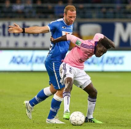 - GENT, BELGIUM: Gent s Laurent Depoitre and Anderlecht s Fabrice N Sakala fight for the ball during the Jupiler Pro League match between KAA Gent and RSC Anderlecht, Thursday 30 April 2015 in Gent, on the fifth day of the Play-off 1. VIRGINIExLEFOUR x80473886x