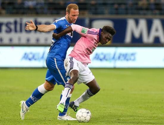 - GENT, BELGIUM: Gent s Laurent Depoitre and Anderlecht s Fabrice N Sakala fight for the ball during the Jupiler Pro League match between KAA Gent and RSC Anderlecht, Thursday 30 April 2015 in Gent, on the fifth day of the Play-off 1. VIRGINIExLEFOUR x80473890x