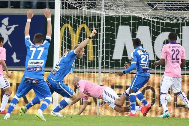 - GENT, BELGIUM: Gent s Laurent Depoitre celebrate after scoring the 1-0 goal during the Jupiler Pro League match between KAA Gent and RSC Anderlecht, Thursday 30 April 2015 in Gent, on the fifth day of the Play-off 1. BRUNOxFAHY x80475017x