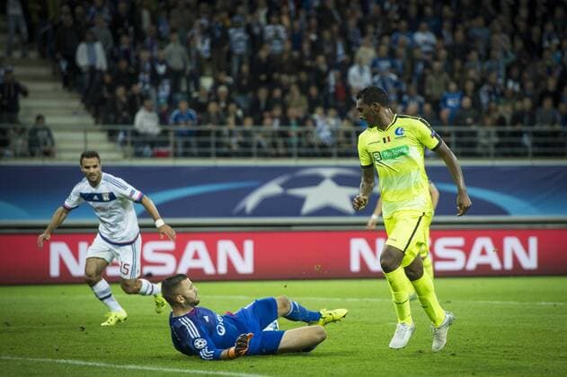 - GENT, BELGIUM: Lyon s goalkeeper Anthony Lopes and Gent s Renato Neto fight for the ball during the first game in the group stage of the Uefa Champions League competition, in group H, between Belgian first league soccer team KAA Gent and Olympique Lyon, in Gent, Wednesday 16 September 2015. JASPERxJACOBS x85280997x