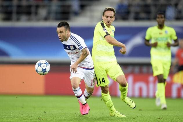 - GENT, BELGIUM: Lyon s Mathieu Valbuena and Gent s Sven Kums fight for the ball during the first game in the group stage of the Uefa Champions League competition, in group H, between Belgian first league soccer team KAA Gent and Olympique Lyon, in Gent, Wednesday 16 September 2015. YORICKxJANSENS x85281225x
