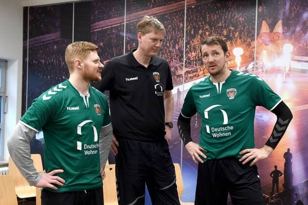 Handball, Herren, 1. Bundesliga, Saison 2017 18, Füchse Berlin, Pressegespräch, Besprechung im neuen Meetingraum, Co-Trainer Max Rinderle (Füchse Berlin), Koordinator Volker Zerbe (Füchse Berlin), TW Petr Stochl (Nr. 71, Füchse Berlin), 20.03.18, Copyright: xMichaelxHundtx xMatthiasxKochx