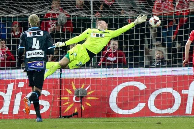 - GENT, BELGIUM: Gent s goalkeeper Matz Sels pictured in action during a return leg of Cofidis Cup 1 4 final game between AA Gent and KV Kortrijk, in Gent, Tuesday 14 January 2014. First leg was 1-0 for Gent. VIRGINIExLEFOUR x51536894x