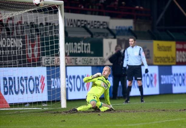 - GENT, BELGIUM: Gent s goalkeeper Matz Sels pictured during a return leg of Cofidis Cup 1 4 final game between AA Gent and KV Kortrijk, in Gent, Tuesday 14 January 2014. First leg was 1-0 for Gent who qualified after penalties in return leg. VIRGINIExLEFOUR x51542557x