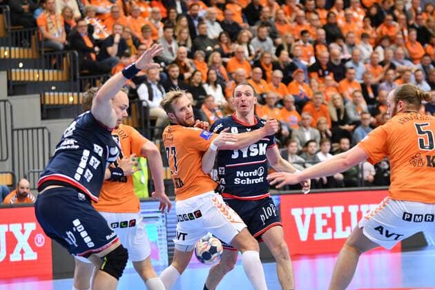IFK Kristianstad - SG Flensburg-Handewitt, EHF Champions League; Kristianstad, 24.03.18 Kristianstad, 24.03.18, Handball, VELUX EHF Champions League, Saison 2017 2018, Achtelfinale, IFK Kristianstad - SG Flensburg-Handewitt : Holger Glandorf (SG Flensburg-Handewitt, 09), Gunnar Steinn Jonsson (IFK Kristianstad, 27), Arnar Freyr Arnarsson (IFK Kristianstad, 05), Henrik Toft Hansen (SG Flensburg-Handewitt, 23)