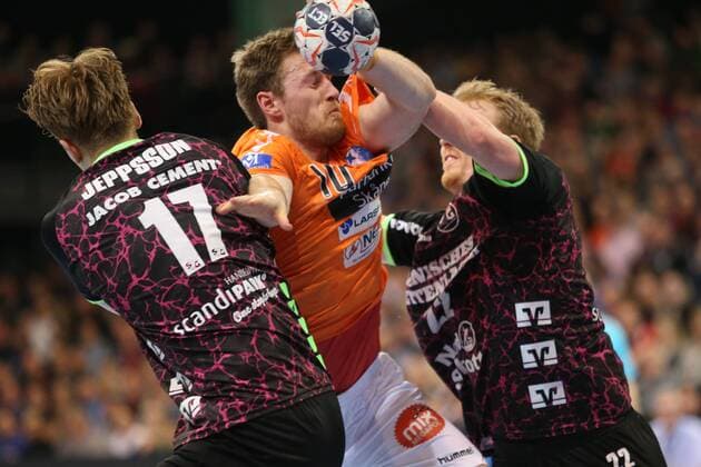 SG Flensburg-Handewitt - IFK Kristianstad, EHF Champions League; Flensburg, 28.03.18 Flensburg, 28.03.18, Handball, VELUX EHF Champions League, Saison 2017 2018, Achtelfinale, SG Flensburg-Handewitt - IFK Kristianstad : Albin Lagergren (IFK Kristianstad, 10), Simon Jeppsson (SG Flensburg-Handewitt, 17), Anders Zachariassen (SG Flensburg-Handewitt, 22)