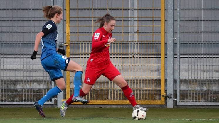 v.li.: Maximiliane Rall (TSG, 8), Kristina Hild (Köln, 27), Aktion, Action, Spielszene, Fussball, Allianz Frauen-Bundesliga, TSG 1899 Hoffenheim - 1. FC Köln,