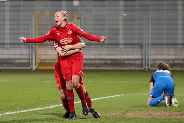 v.li.: Kristina Bartsch (Köln, 6), Meike Meßmer (Meike Messmer, Köln, 20, vorn), jubeln über das Tor zum 0:1, Jubel, Torjubel, Torerfolg, celebrate the goal, goal, celebration, Jubel ueber das Tor, optimistisch, Action, Aktion, Fussball, Allianz Frauen-Bundesliga, TSG 1899 Hoffenheim - 1. FC Köln,