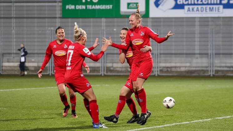v.li.: Amber Hearn (Köln, 10), Isabelle Linden (Bella Linden, Köln, 17), Kristina Bartsch (Köln, 6), Meike Meßmer (Meike Messmer, Köln, 20), jubeln über das Tor zum 0:1, Jubel, Torjubel, Torerfolg, celebrate the goal, goal, celebration, Jubel ueber das Tor, optimistisch, Action, Aktion, Fussball, Allianz Frauen-Bundesliga, TSG 1899 Hoffenheim - 1. FC Köln,