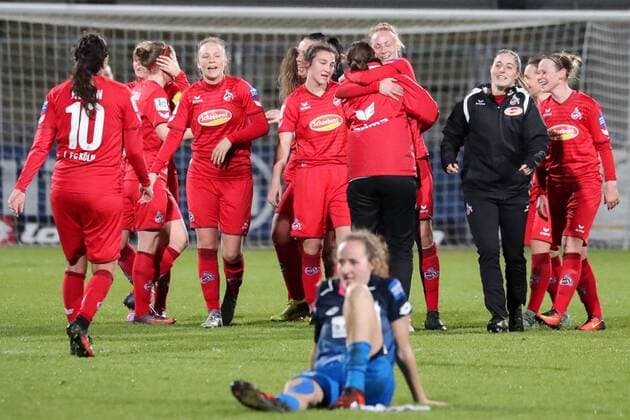 Spielerinnen des 1. FC Köln, Jubel nach dem Schlusspfiff, Sieg, Sieger, Gewinner, jubelt, jubeln, Freude, optimistisch, Action, Aktion, Fussball, Allianz Frauen-Bundesliga, TSG 1899 Hoffenheim - 1. FC Köln,
