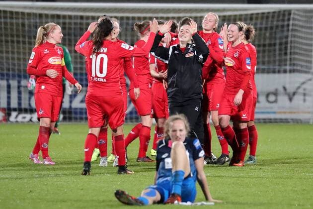 Spielerinnen des 1. FC Köln, Jubel nach dem Schlusspfiff, Sieg, Sieger, Gewinner, jubelt, jubeln, Freude, optimistisch, Action, Aktion, Fussball, Allianz Frauen-Bundesliga, TSG 1899 Hoffenheim - 1. FC Köln,