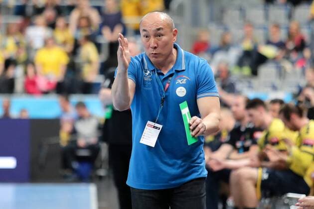 Talant Dujshebaev (Trainer, Cheftrainer, KS Kielce), gibt Anweisungen, gestikuliert, mit den Armen gestikulieren, gives instructions, gesticulate, Einzelbild, Aktion, Action, Handball, Champions League, Rhein-Neckar Löwen - PGE Vive Kielce,