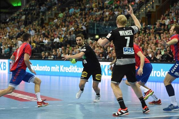 Handball, Herren, Länderspiel in Leipzig, Saison 2017 18, Deutschland - Serbien, Vanja Ilic (Nr. 21, Serbien), Fabian Wiede (Nr. 10, Deutschland), Patrick Wiencek (Nr. 7, Deutschland), 04.04.18, Copyright: xMichaelxHundtx xMatthiasxKochx