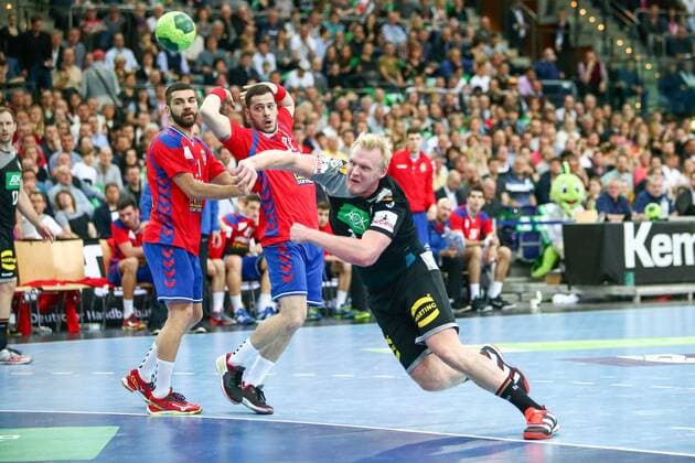 Deutschland - Serbien Handball Leipzig, 04.04.2018, Arena Leipzig, Handball, Länderspiel, Männer, Deutschland - Serbien , Im Bild v.l.: Vanja Ilić (21, Serbien), Mladen Krsmancic (22, Serbien) und Patrick Wiencek (7, Deutschland) ,