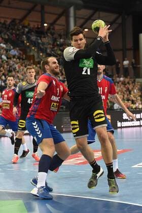 Handball, Herren, Länderspiel in Leipzig, Saison 2017 18, Deutschland - Serbien, Zivan Pesic (Nr. 13, Serbien), Erik Schmidt (Nr. 21, Deutschland), 04.04.18, Copyright: xMichaelxHundtx xMatthiasxKochx