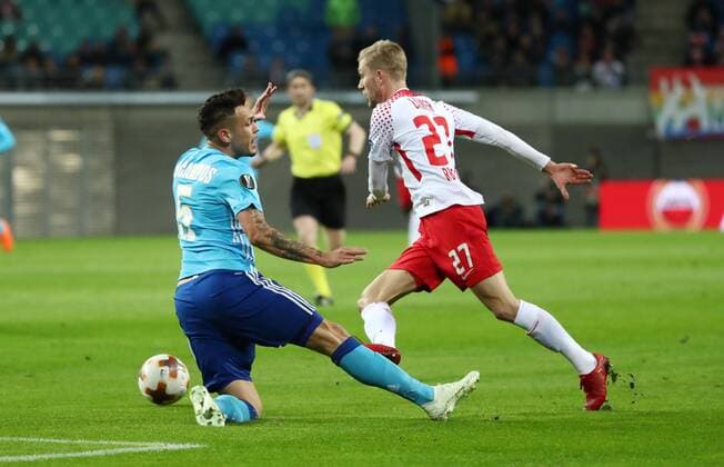 RB Leipzig - Marseille Fussball Euro League Leipzig, 05.04.2018, Red Bull Arena, Fussball, UEFA EURO EM Europameisterschaft Fussball League , Viertelfinale, RB Leipzig vs. Olympique de Marseille , Im Bild v.l.: Lucas Ocampos (5, Marseille) und Konrad Laimer (27, RB Leipzig). ,