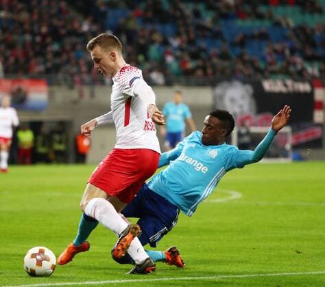 RB Leipzig - Marseille Fussball Euro League Leipzig, 05.04.2018, Red Bull Arena, Fussball, UEFA EURO EM Europameisterschaft Fussball League , Viertelfinale, RB Leipzig vs. Olympique de Marseille , Im Bild v.l.: Lukas Klostermann (16, RB Leipzig) und Bouna Sarr (17, Marseille). ,