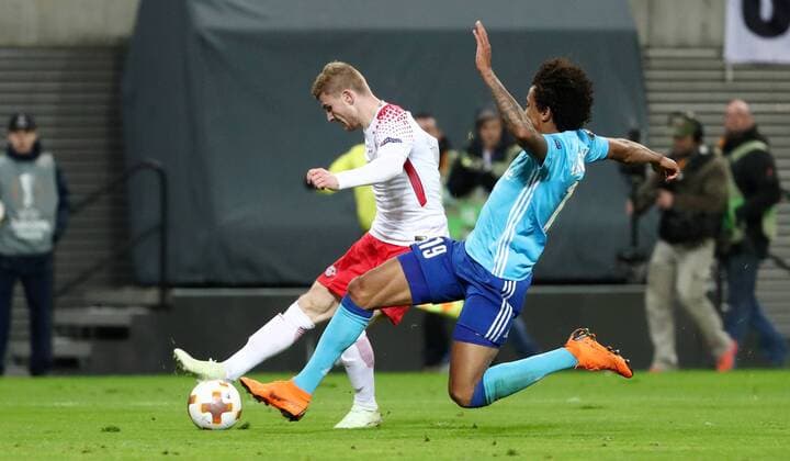 RB Leipzig - Marseille Fussball Euro League Leipzig, 05.04.2018, Red Bull Arena, Fussball, UEFA EURO EM Europameisterschaft Fussball League , Viertelfinale, RB Leipzig vs. Olympique de Marseille , Im Bild v.l.: Timo Werner (11, RB Leipzig) und Luiz Gustavo (19, Marseille). ,