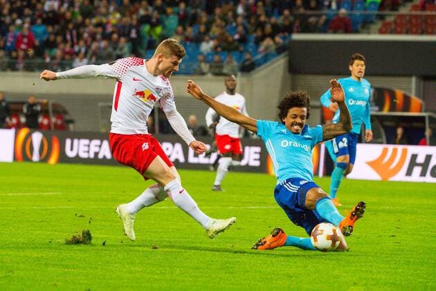 GER, Europa League, RB Leipzig vs. Olympique Marseille 05.04.2018, Red Bull Arena, Leipzig, GER, Europa League, RB Leipzig vs. Olympique Marseille, im Bild Timo Werner ( 11, RB Leipzig) beim Torschuss und Luiz Gustavo ( 19, Olympique Marseille),