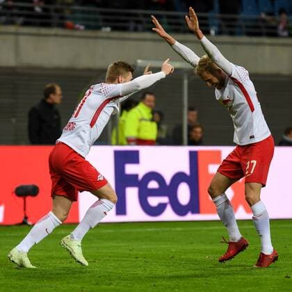 v.li.: Timo Werner (RB Leipzig, 11) Konrad Laimer (RB Leipzig, 27) mit Torjubel, Jubel, Torjubel, Torerfolg, celebrate the goal, goal, celebration, Jubel ueber das Tor zum 1:0 durch Timo Werner (RB Leipzig, 11), optimistisch, Action, Aktion, Fussball, UEFA Europa League, RB Leipzig - Olympique Marseille,