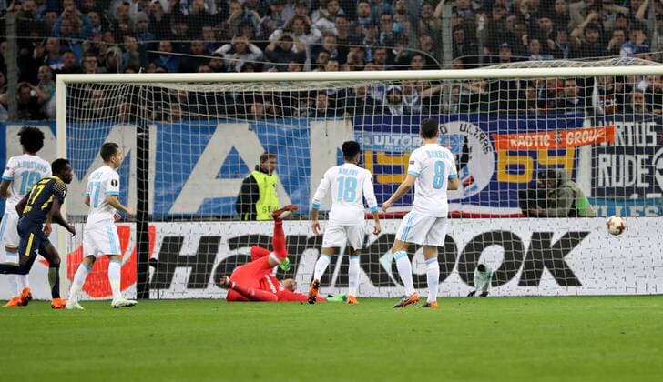 Marseille - RB Leipzig Fussball Euro League Marseille 12.04.2018, Stade Velodrome, Fussball, UEFA EURO EM Europameisterschaft Fussball League, Viertelfinale, Rückspiel , Olympique Marseille vs. RB Leipzig. , Im Bild; Tor für RB Leipzig. Bruma (l., 17, RB Leipzig) erzielt den Treffer zum 0:1. ,