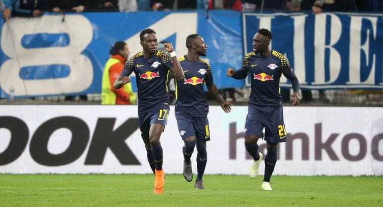 Marseille - RB Leipzig Fussball Euro League Marseille 12.04.2018, Stade Velodrome, Fussball, UEFA EURO EM Europameisterschaft Fussball League, Viertelfinale, Rückspiel , Olympique Marseille vs. RB Leipzig. , Im Bild; Tor für RB Leipzig. Bruma (17, RB Leipzig) erzielt den Treffer zum 0:1 und jubelt. V.l.: Bruma (17, RB Leipzig), Naby Keita (8, RB Leipzig) und Jean-Kevin Augustin (29, RB Leipzig). ,