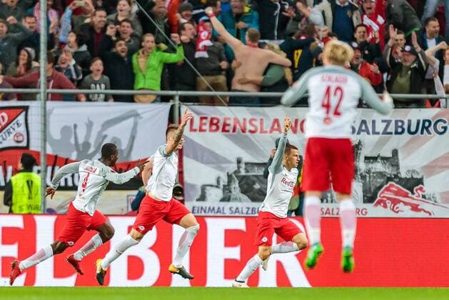 12.04.2018, Red Bull Arena, Salzburg, AUT, UEFA EL, FC Salzburg vs SS Lazio Roma, Viertelfinale, Rueckspiel, im Bild Torjubel zum 4:1 durch Stefan Lainer (FC Salzburg) during the UEFA Europa League Quaterfinal, 2nd Leg Match between FC Salzburg and SS Lazio Roma at the Red Bull Arena in Salzburg, Austria on 2018 04 12. Salzburg Copyright: xEibner-Pressefoto EXPA Feichterx EP_fei