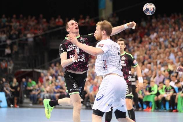 SG Flensburg-Handewitt - Montpellier HB, EHF Champions League; Flensburg, 18.04.18 Flensburg, 18.04.18, Handball, VELUX EHF Champions League, Saison 2017 2018, Viertelfinal, SG Flensburg-Handewitt - Montpellier HB : Holger Glandorf (SG Flensburg-Handewitt, 09), Jonas Truchanovicius (Montpellier HB, 07)