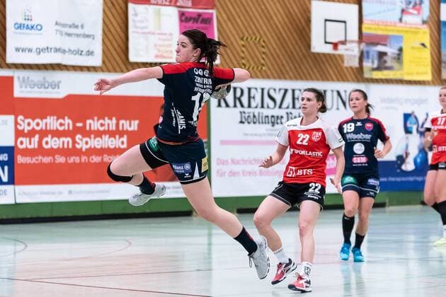 Lea Neubrander (SG H2Ku Herrenberg Kuties 18), Julia Bauer (TG Nuertingen 22), SG H2Ku Herrenberg Kuties vs. TG Nuertingen, Handball, 2.Bundesliga, Frauen, HBF, Saison 17 18, 21.04.2018, SG H2Ku Herrenberg Kuties vs. TG Nuertingen, Handball, 2.Bundesliga, Frauen, HBF, Saison 17 18, 21.04.2018 Herrenberg Copyright: xFrankx Eibner-Pressefotox EP_wfk