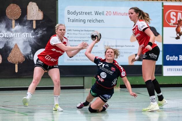 Benitta Quattlender (TG Nuertingen 18), Marie-Christine Beddies (SG H2Ku Herrenberg Kuties 22), Nicole Lederer (TG Nuertingen 17), SG H2Ku Herrenberg Kuties vs. TG Nuertingen, Handball, 2.Bundesliga, Frauen, HBF, Saison 17 18, 21.04.2018, SG H2Ku Herrenberg Kuties vs. TG Nuertingen, Handball, 2.Bundesliga, Frauen, HBF, Saison 17 18, 21.04.2018 Herrenberg Copyright: xFrankx Eibner-Pressefotox EP_wfk