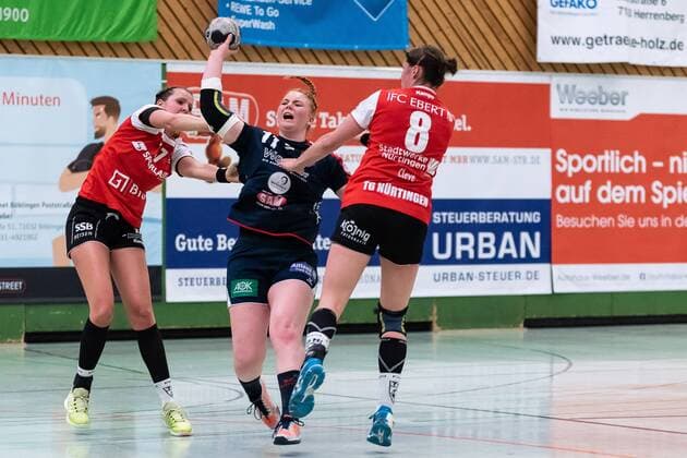 Nicole Lederer (TG Nuertingen 17), Kerstin Foth (SG H2Ku Herrenberg Kuties 11), Delia Cleve (TG Nuertingen 08), SG H2Ku Herrenberg Kuties vs. TG Nuertingen, Handball, 2.Bundesliga, Frauen, HBF, Saison 17 18, 21.04.2018, SG H2Ku Herrenberg Kuties vs. TG Nuertingen, Handball, 2.Bundesliga, Frauen, HBF, Saison 17 18, 21.04.2018 Herrenberg Copyright: xFrankx Eibner-Pressefotox EP_wfk