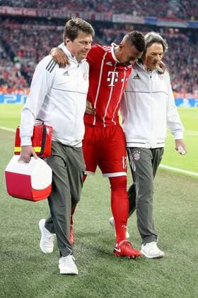 Jerome Boateng (FC Bayern Muenchen 17) muss Verletzt raus, FC Bayern Muenchen vs. Real Madrid CF, Champions League, Halbfinale, Fussball, 25.04.2018, FC Bayern Muenchen vs. Real Madrid CF, Champions League, Halbfinale, Fussball, 25.04.2018 Muenchen Copyright: xLanger Eibner-Pressefotox EP_HLR