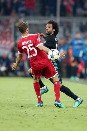 Thomas Mueller (FC Bayern Muenchen 25) Marcelo ( Real Madrid CF 12 ), FC Bayern Muenchen vs. Real Madrid CF, Champions League, Halbfinale, Fussball, 25.04.2018, FC Bayern Muenchen vs. Real Madrid CF, Champions League, Halbfinale, Fussball, 25.04.2018 Muenchen Copyright: xEIBNER HarryxLangerx EP_HLR