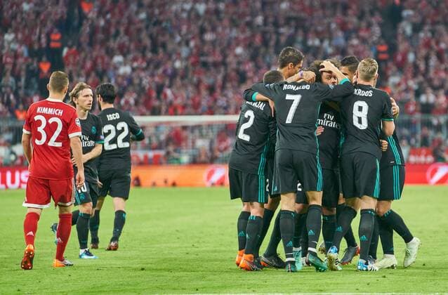 MARCELO, Real Madrid 12 Torjubel, Jubel nach dem Tor zum 1-2 mit Sergio RAMOS, Real Madrid 4 Cristiano RONALDO, Real Madrid 7 Toni KROOS, Real Madrid 8 VARANE, Real Madrid 5 Joshua KIMMICH, FCB 32 Emotionen, enttaeuscht, Enttaeuschung, Frust, frustriert, Trauer ,traurig, verzweifelt, Verzweiflung FC BAYERN MUENCHEN - REAL MADRID 1-2 Halbfinale Hinspiel, Fussball UEFA Champions League, Muenchen, Deutschland 25.04.2018 CL Saison 2017 2018, FCB,