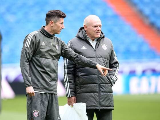 Robert Lewandowski (FC Bayern Muenchen 9) Co-Trainer Hermann Gerland (FC Bayern Muenchen), Training, Real Madrid CF vs FC Bayern Muenchen, Champions League, Halbfinale, Fussball, 30.04.2018, Training, Real Madrid CF vs FC Bayern Muenchen, Champions League, Halbfinale, Fussball, 30.04.2018 Madrid Copyright: xLanger Eibner-Pressefotox EP_HLR