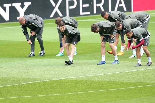 Robert Lewandowski (FC Bayern Muenchen 9) und das Team beim Warmlaufen, Training, Real Madrid CF vs FC Bayern Muenchen, Champions League, Halbfinale, Fussball, 30.04.2018, Training, Real Madrid CF vs FC Bayern Muenchen, Champions League, Halbfinale, Fussball, 30.04.2018 Madrid Copyright: xLanger Eibner-Pressefotox EP_HLR