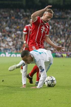 Franck Ribery (FC Bayern Muenchen 7) Lucas Vazquez ( Real Madrid CF 17 ), Real Madrid CF vs FC Bayern Muenchen, Champions League, Halbfinale, Fussball, 01.05.2018, Real Madrid CF vs FC Bayern Muenchen, Champions League, Halbfinale, Fussball, 01.05.2018 Madrid Copyright: xLanger Eibner-Pressefotox EP_HLR