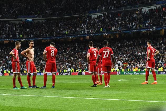 01.05.2018, xfux, Fussball Champions League, Halbfinale, Real Madrid - FC Bayern Muenchen, emspor, v.l. Thomas Mueller (FC Bayern Muenchen), Mats Hummels (FC Bayern Muenchen), Javi Martinez (FC Bayern Muenchen), Robert Lewandowski (FC Bayern Muenchen), David Alaba (FC Bayern Muenchen), Sandro Wagner (FC Bayern Muenchen) enttaeuscht, enttaeuscht schauend, dissapointed Madrid