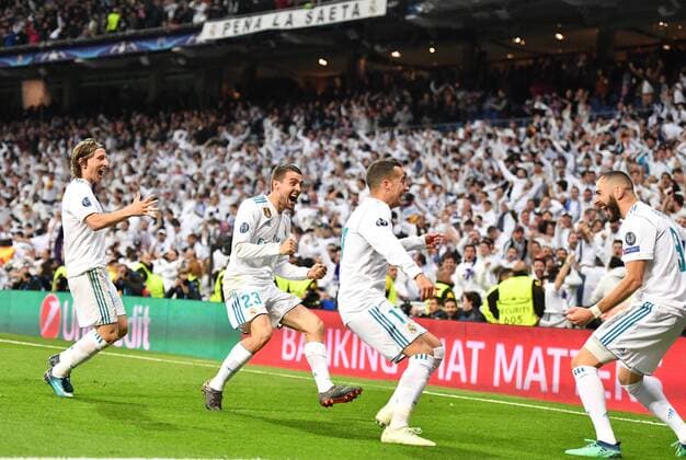 Karim Benzema (Real), jubelt nach seinem Tor zu, m 2:1, zusammen mit Lucas Vazquez (Real), Mateo Kovacic (Real), Luka Modric (Real), Real Madrid - FC Bayern UEFA-Champions League, CL, Halbfinale, 1 2 Finale, Rückspiel, Saison 2017 2018, Fußball, Fussball, soccer, Herren, Deutschland, Germany, Madrid, 1.5.2018 Stadion Bernabeu