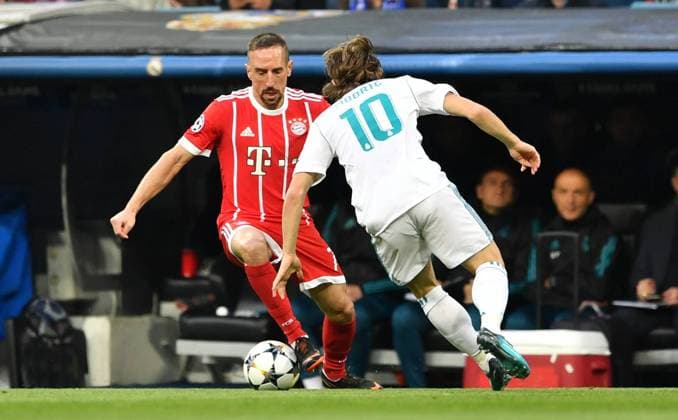 Franck Ribery (FC Bayern), am Ball, vorne Luka Modric (Real), Real Madrid - FC Bayern UEFA-Champions League, CL, Halbfinale, 1 2 Finale, Rückspiel, Saison 2017 2018, Fußball, Fussball, soccer, Herren, Deutschland, Germany, Madrid, 1.5.2018 Stadion Bernabeu