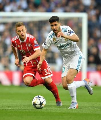 Marco Asensio Willemsen (Real), am Ball, links Joshua Kimmich (FC Bayern), Real Madrid - FC Bayern UEFA-Champions League, CL, Halbfinale, 1 2 Finale, Rückspiel, Saison 2017 2018, Fußball, Fussball, soccer, Herren, Deutschland, Germany, Madrid, 1.5.2018 Stadion Bernabeu