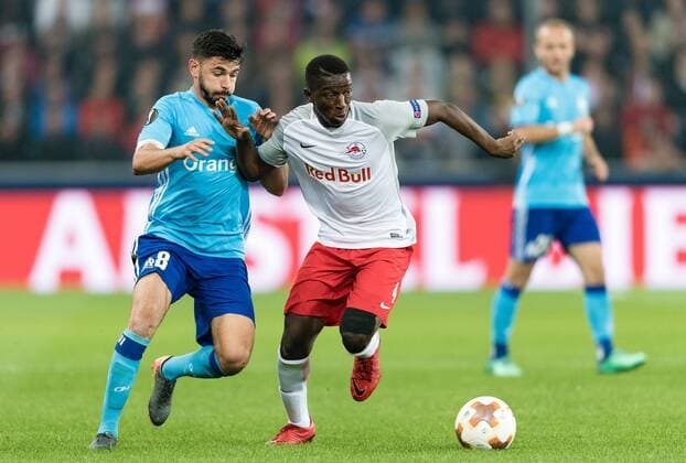 03.05.2018, Red Bull Arena, Salzburg, AUT, UEFA EL, FC Salzburg vs Olympique Marseille, Halbfinale, Rueckspiel, im Bild v.l. Morgan Sanson (Olympique Marseille), Amadou Haidara (FC Salzburg) during the UEFA Europa League Semifinal, 2nd Leg Match between FC Salzburg and Olympique Marseille at the Red Bull Arena in Salzburg, Austria on 2018 05 03. Salzburg