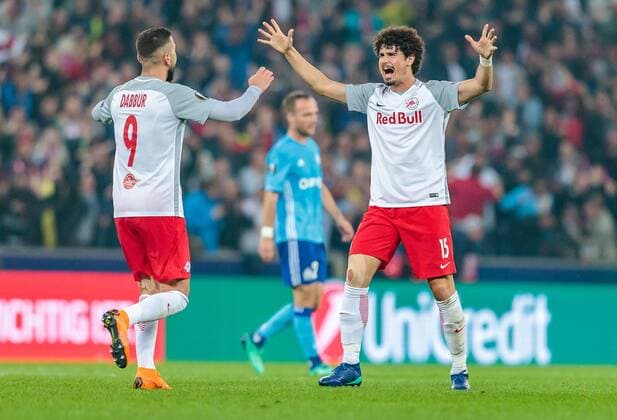 03.05.2018, Red Bull Arena, Salzburg, AUT, UEFA EL, FC Salzburg vs Olympique Marseille, Halbfinale, Rueckspiel, im Bild Torjubel Salzburg nach dem 2:0 per Eigentor durch Bouna Sarr (Olympique Marseille), Munas Dabbur (FC Salzburg), Andre Ramalho (FC Salzburg) during the UEFA Europa League Semifinal, 2nd Leg Match between FC Salzburg and Olympique Marseille at the Red Bull Arena in Salzburg, Austria on 2018 05 03. Salzburg