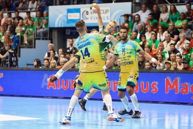 Saint Raphael Var vs SC Magdeburg. vl Alexander Lynggaard (Saint Raphael, 14), Matthias Musche (Magdeburg, 6) Zweikampf, Duell, Kampf, tackle Saint Raphael Var vs SC Magdeburg, Handball, Ottostadt Magdeburg EHF Cup Finals 2018, Saison 2017 2018, 19.05.2018 Magdeburg Copyright: xTaeger xEibner-Pressefotox EP_tae